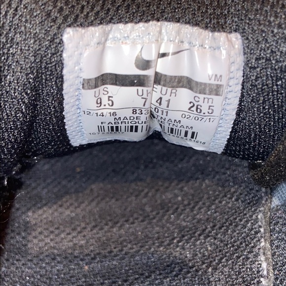 Black Nike Air shoes - Picture 2 of 8